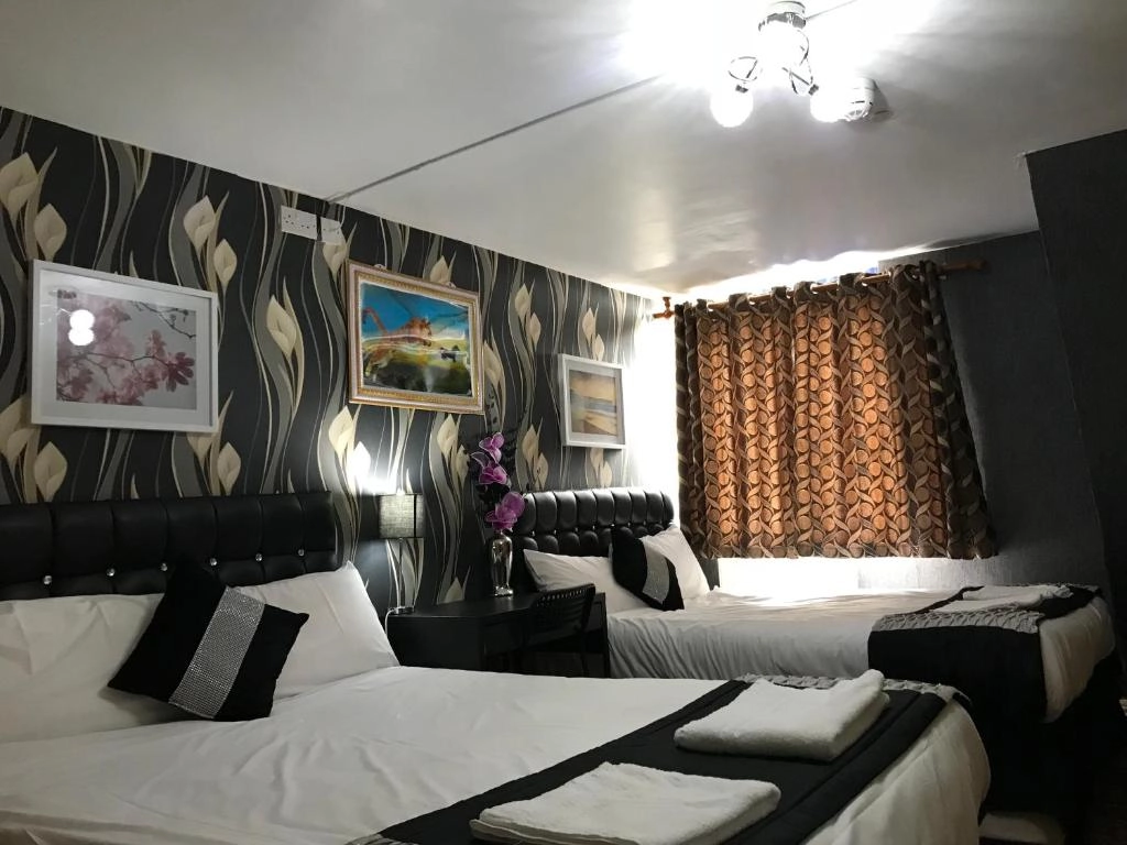 Pacific Inn London Heathrow room 4
