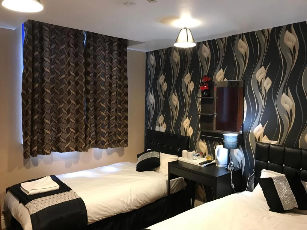 Pacific Inn London Heathrow room 6