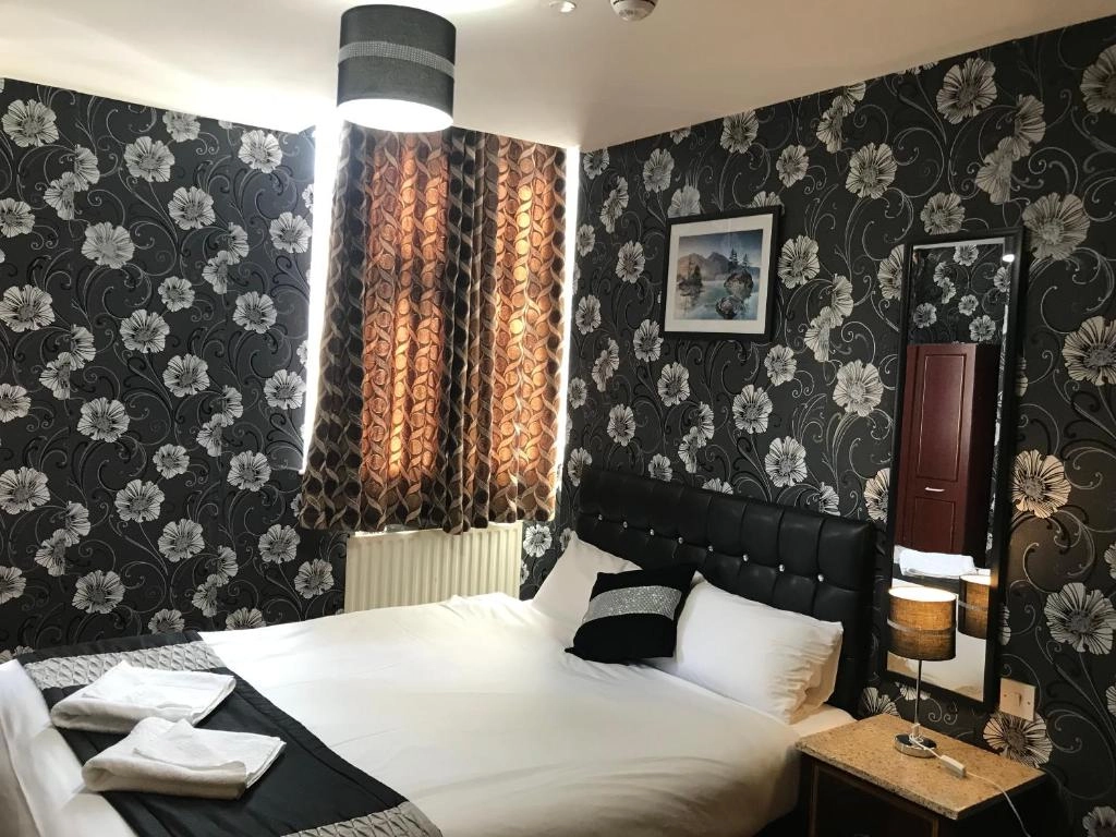 Pacific Inn London Heathrow room 2